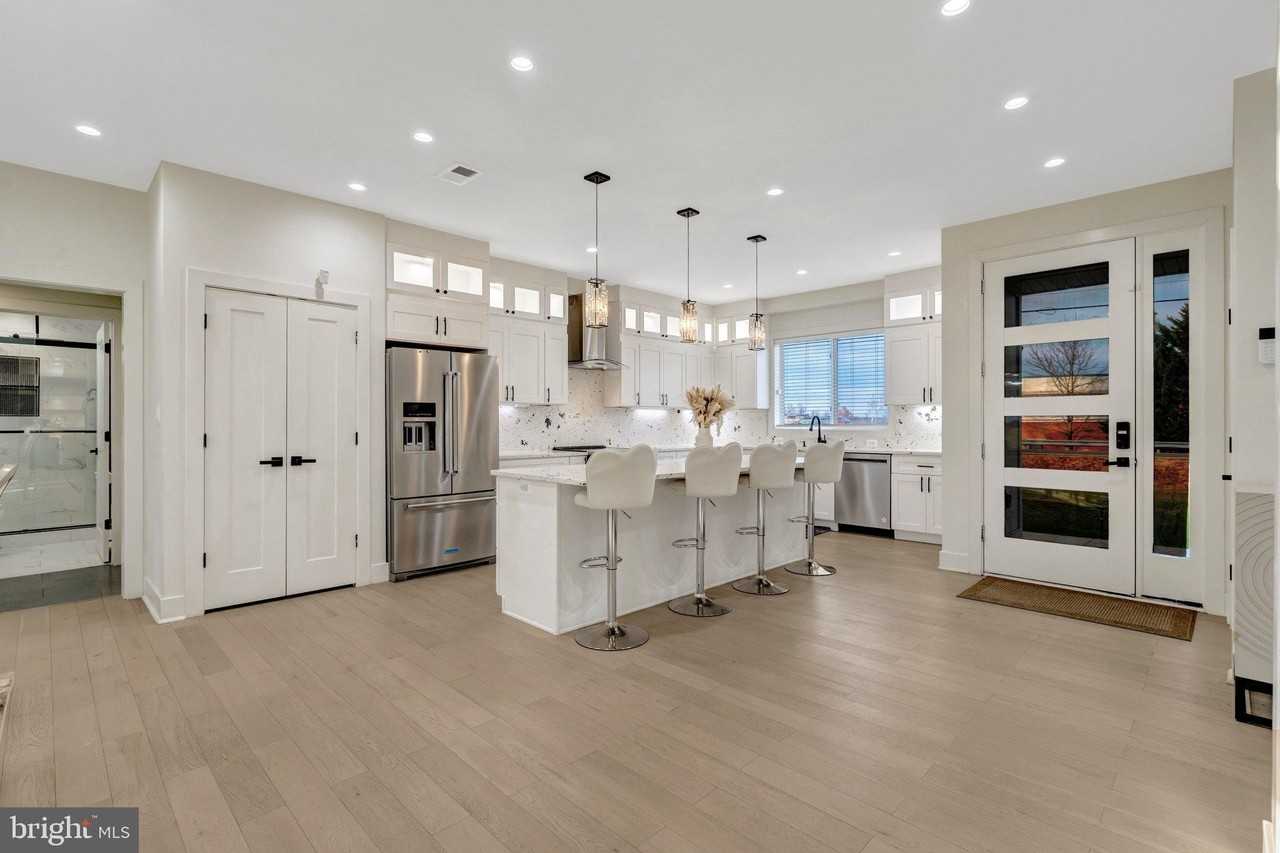 8709 Yorkshire Ln - Photo 2 of 27