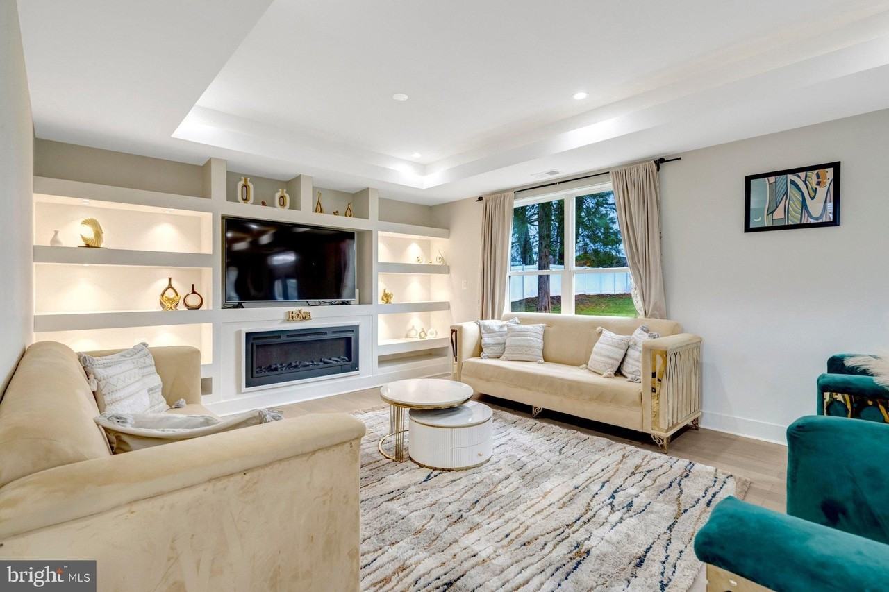 8709 Yorkshire Ln - Photo 3 of 27