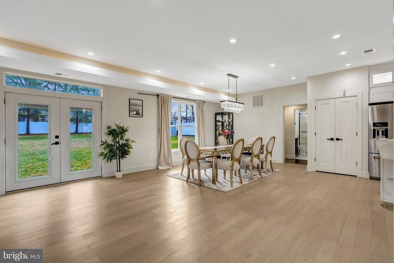 8709 Yorkshire Ln - Photo 4 of 27