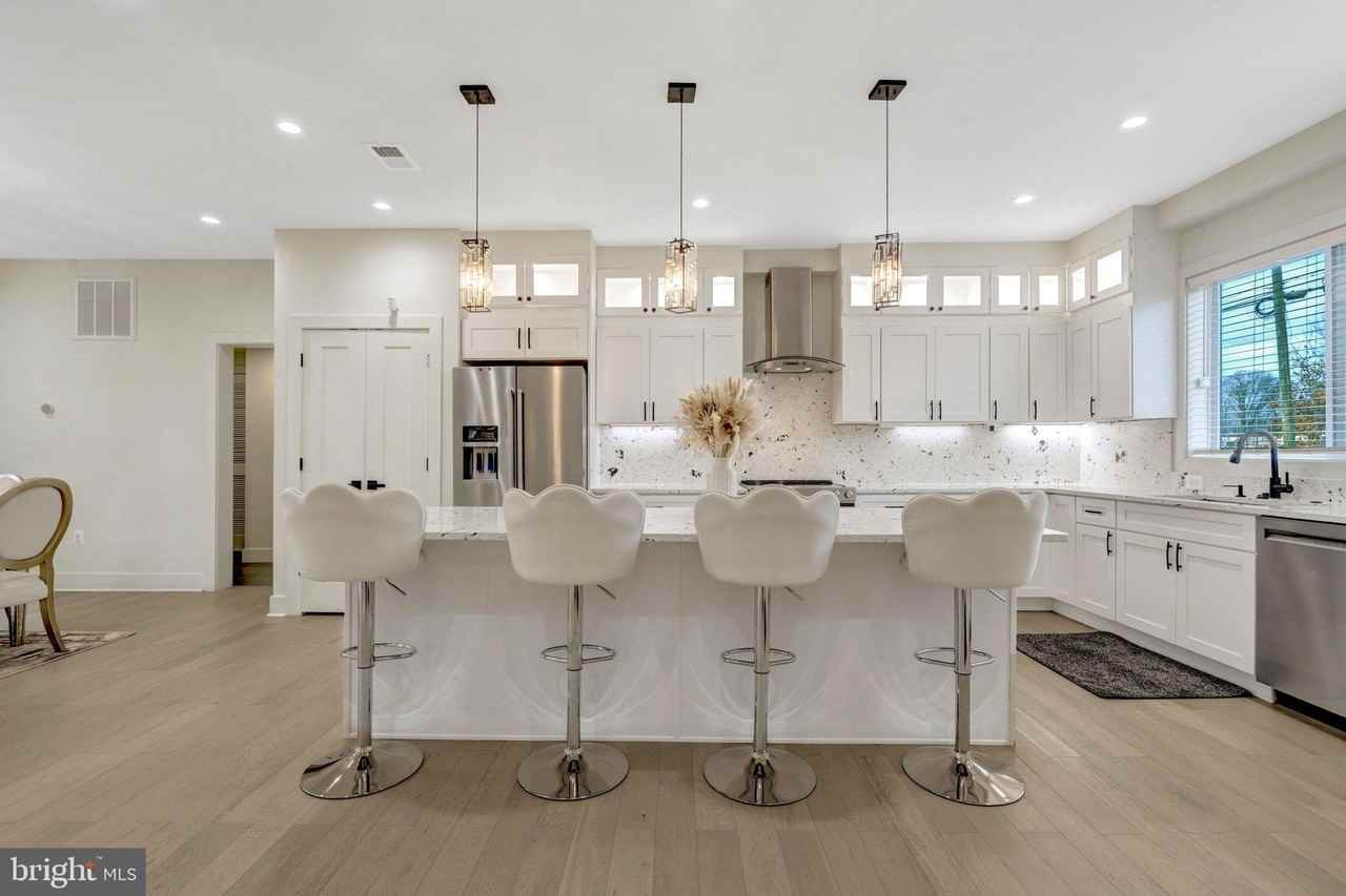 8709 Yorkshire Ln - Photo 5 of 27