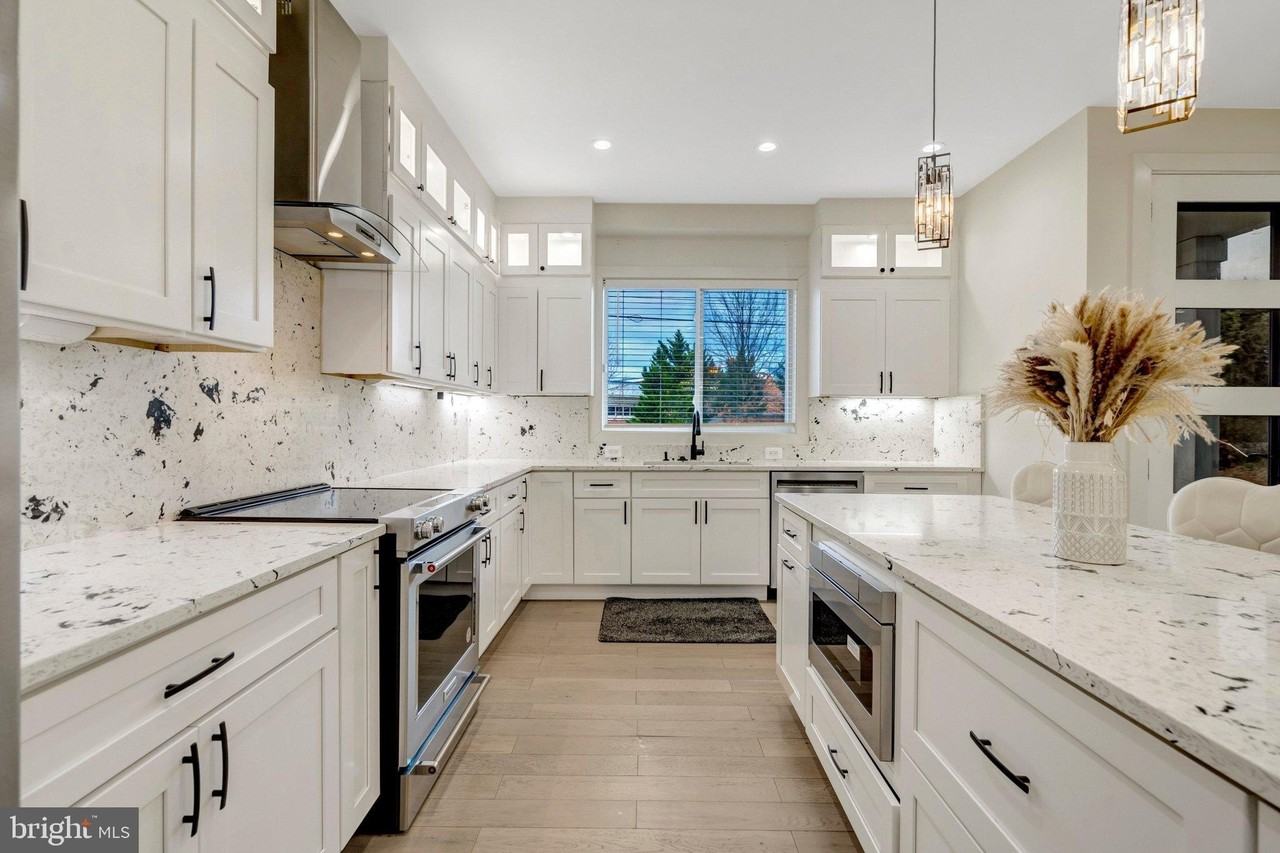 8709 Yorkshire Ln - Photo 6 of 27