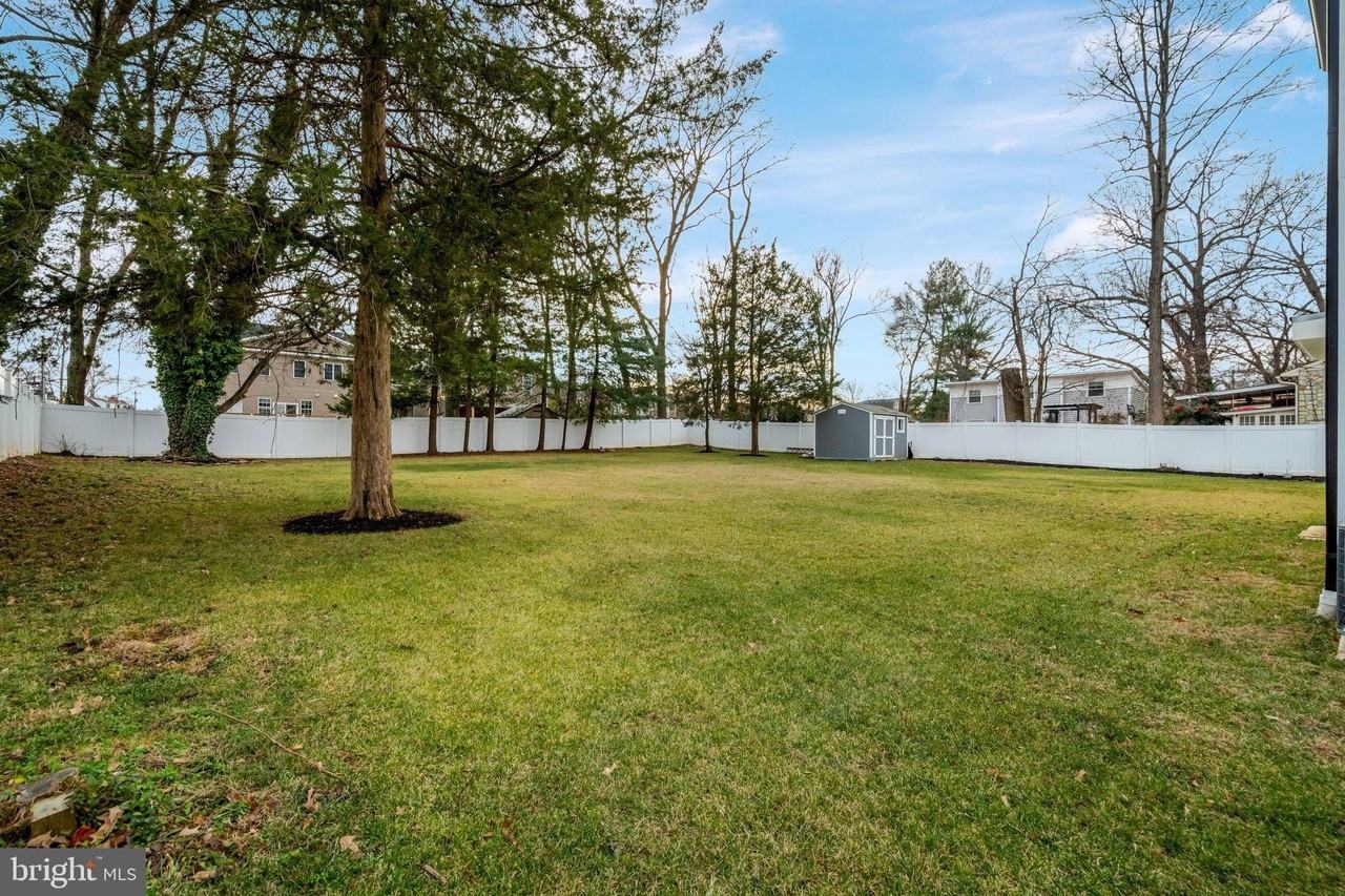 8709 Yorkshire Ln - Photo 2 of 26