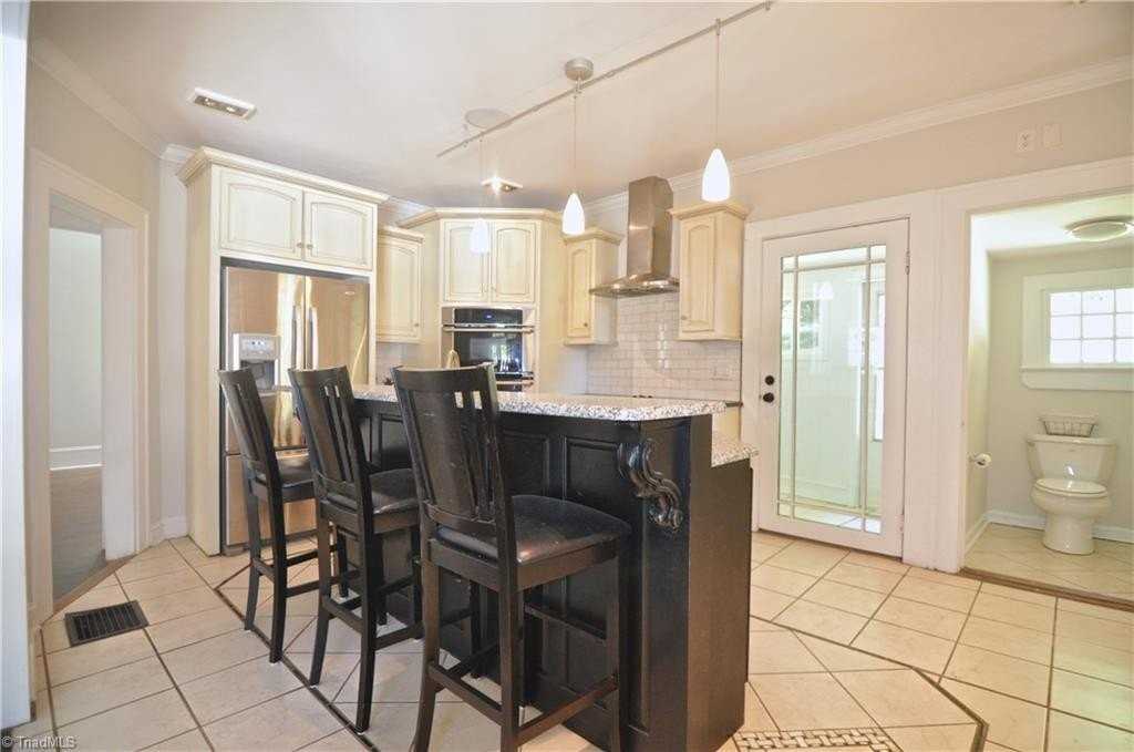 446 Lockland Ave - Photo 6 of 19