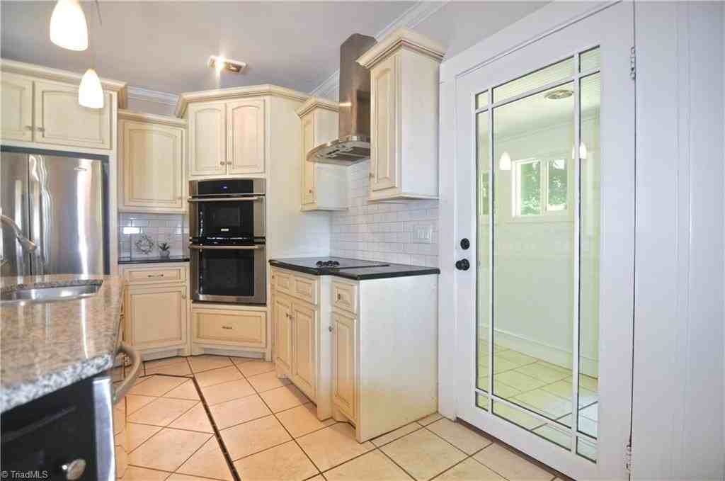 446 Lockland Ave - Photo 7 of 19