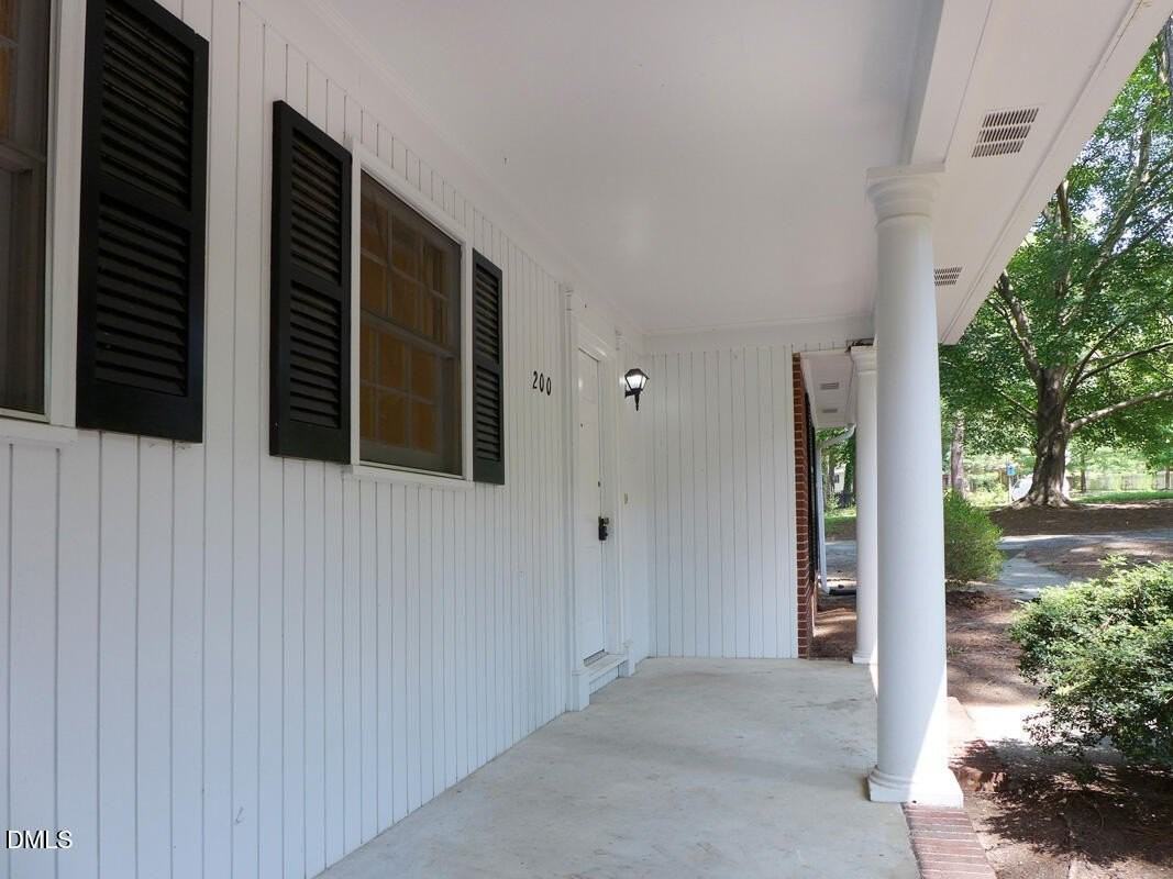 200 Bennington Dr - Photo 3 of 22