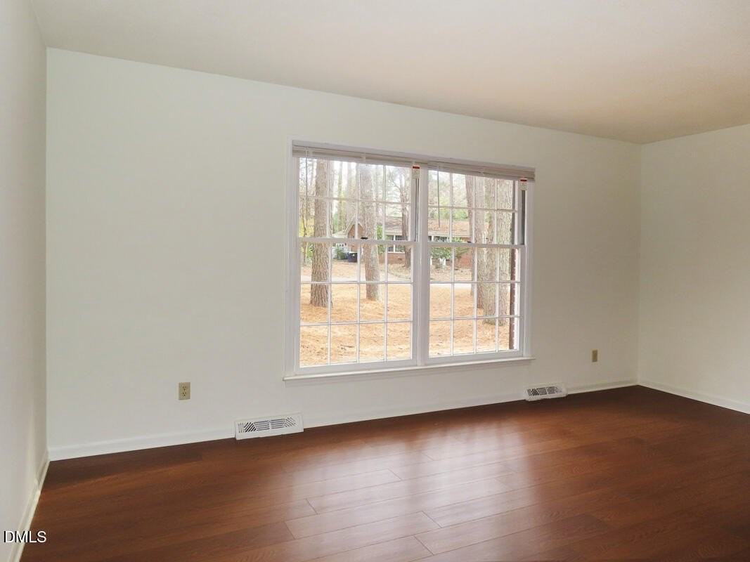 200 Bennington Dr - Photo 5 of 22