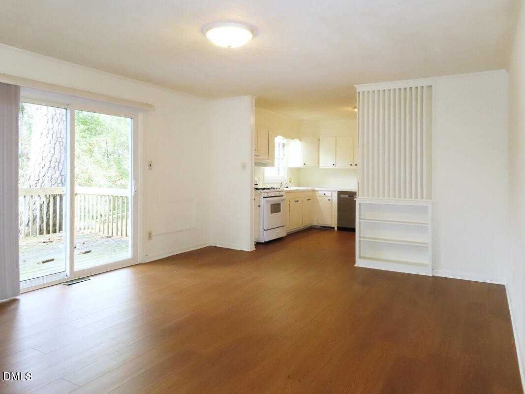 200 Bennington Dr - Photo 7 of 22