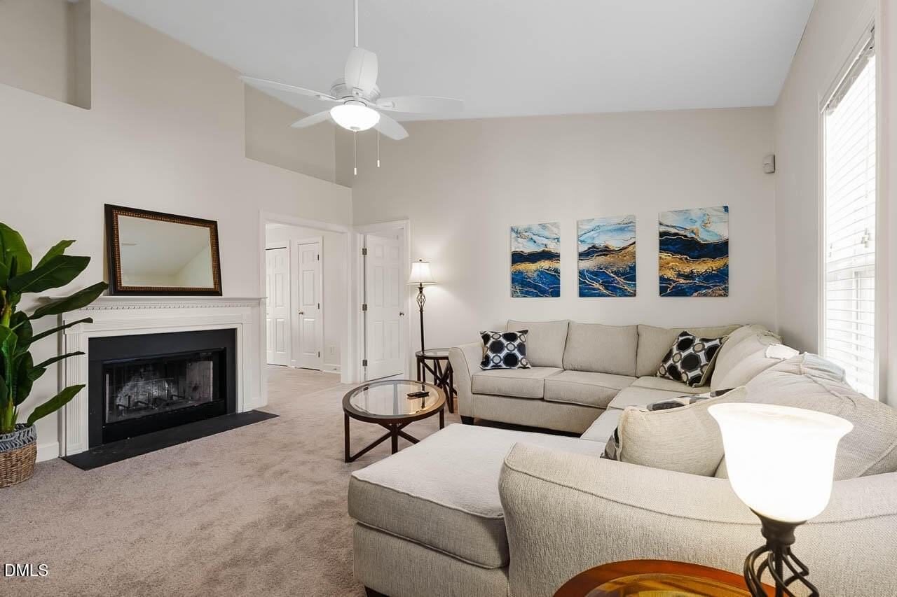 909 Danley Ln - Photo 3 of 23