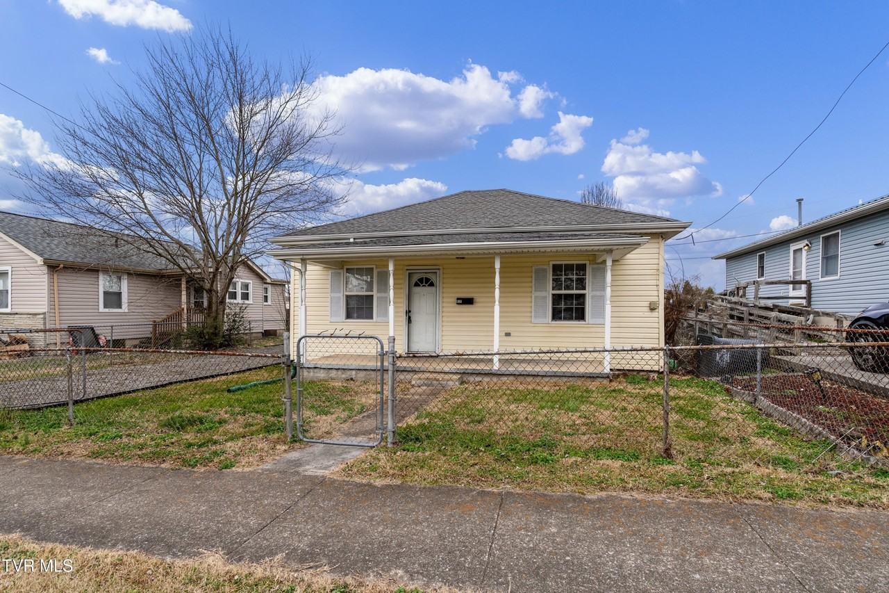 818 Poplar St - Photo 3 of 30