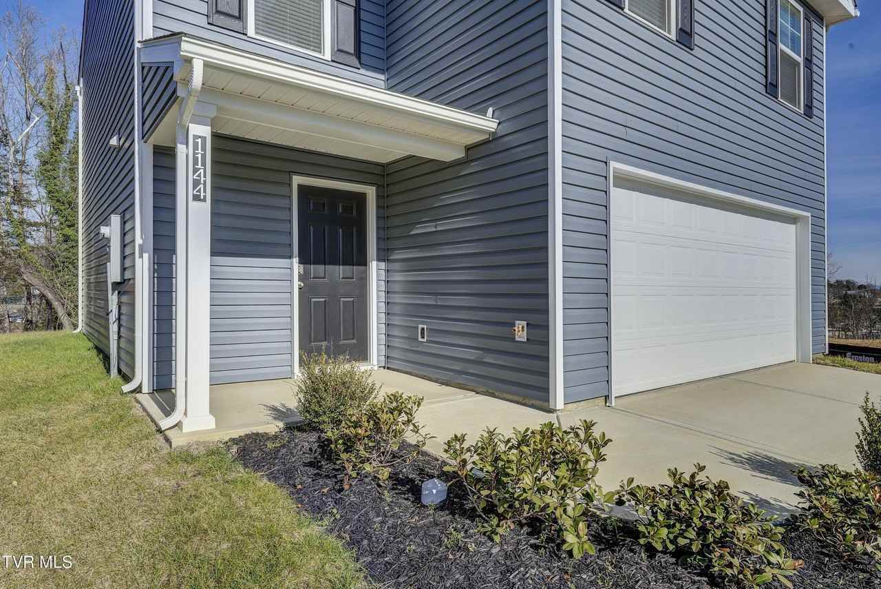 1144 Aspen Ter - Photo 3 of 35