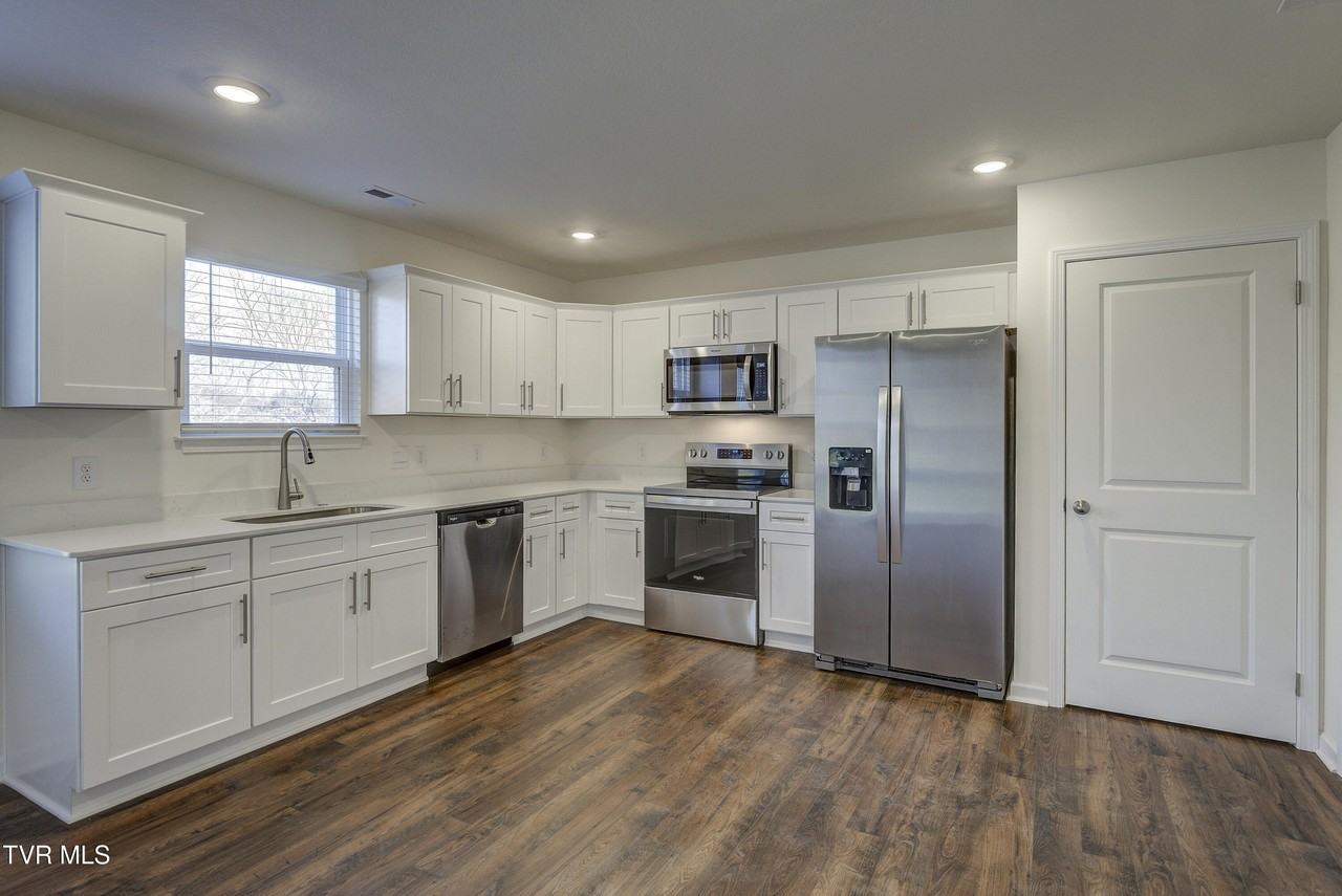 1144 Aspen Ter - Photo 7 of 35