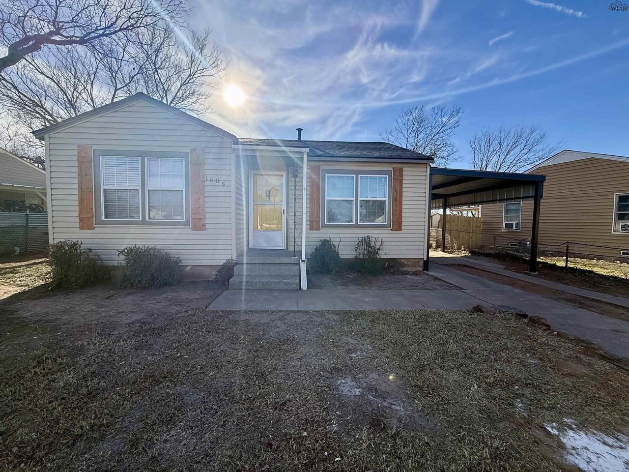 1605 Hawes Ave - Photo 2 of 14