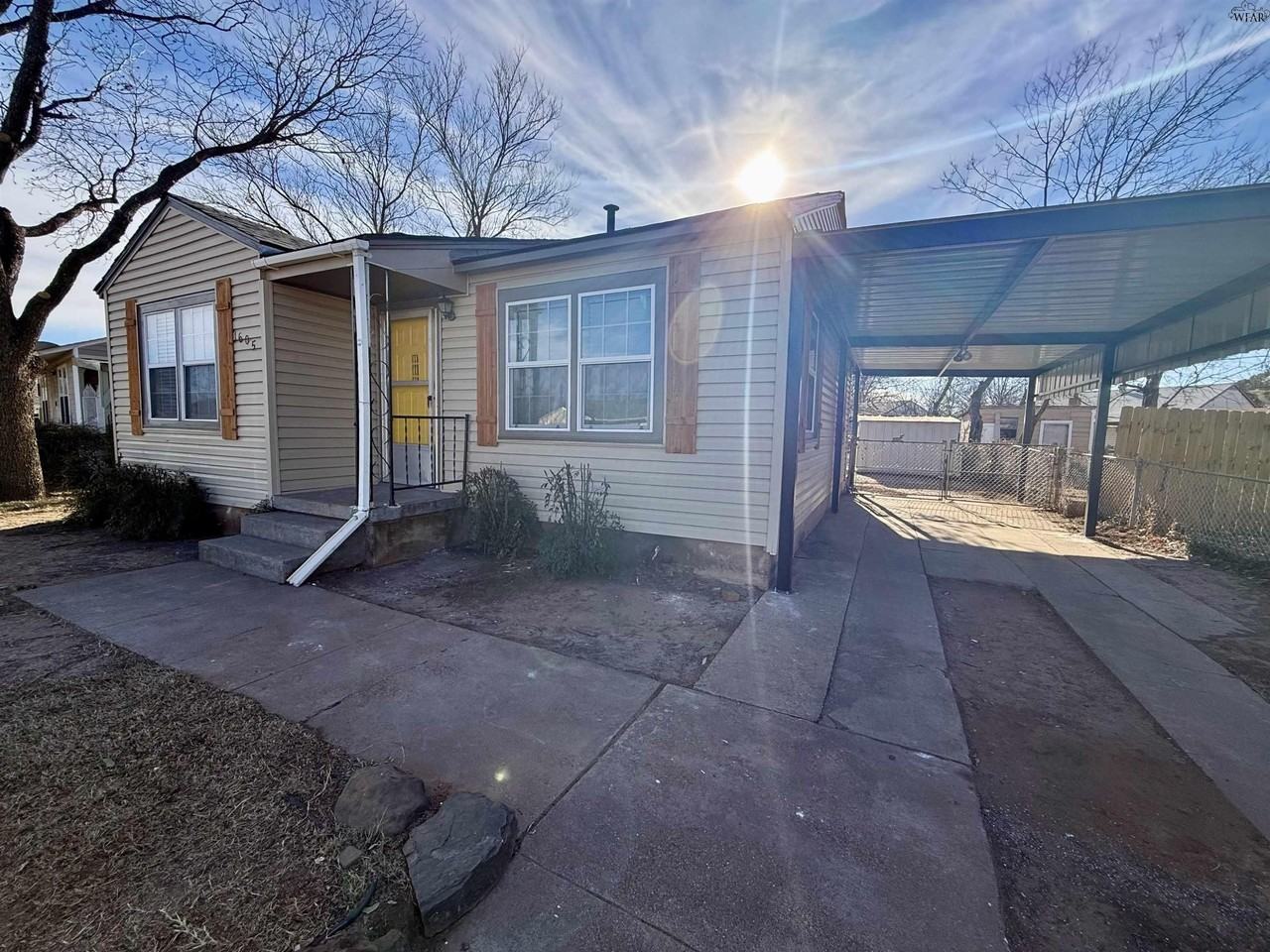 1605 Hawes Ave - Photo 3 of 14