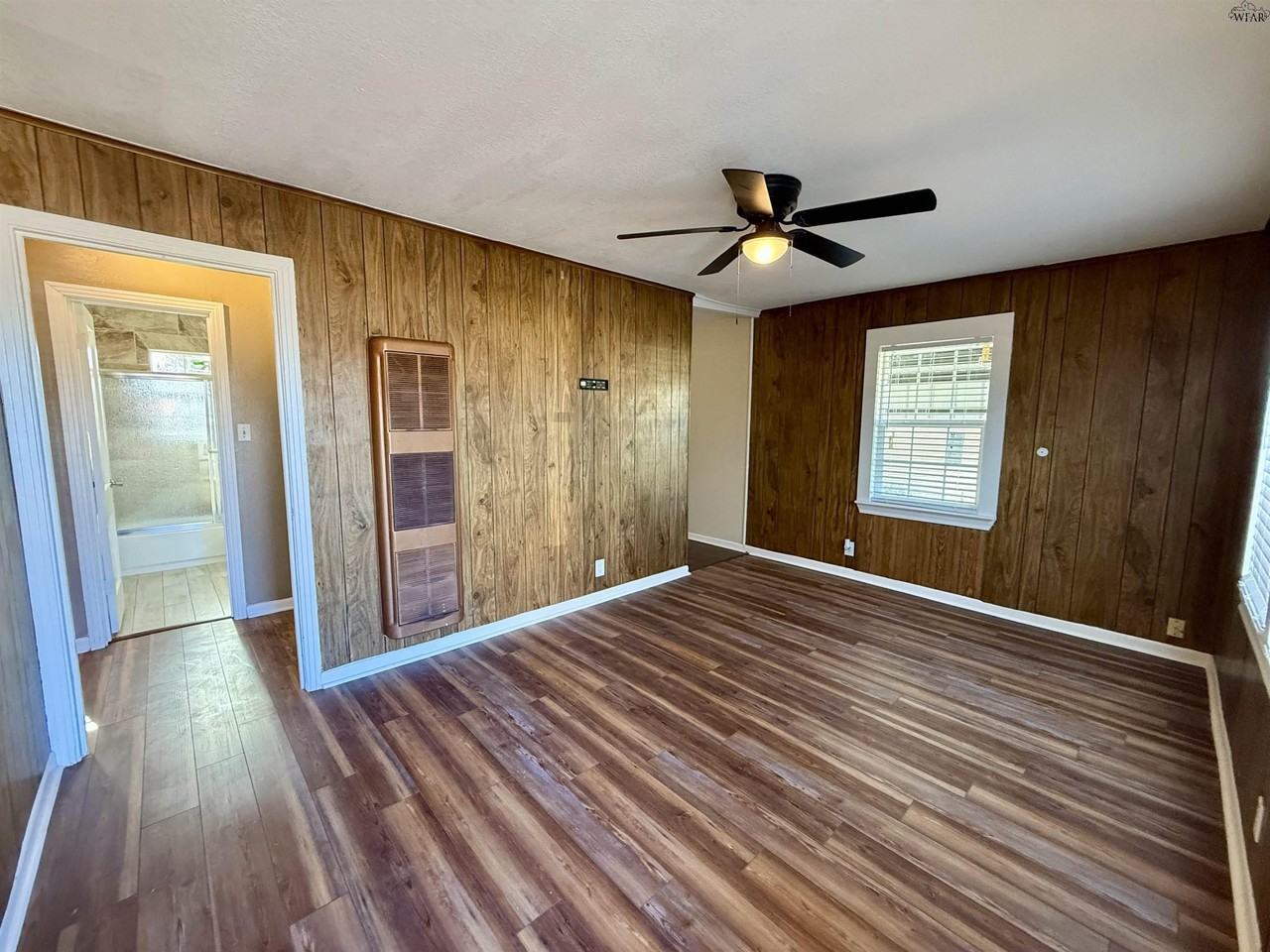 1605 Hawes Ave - Photo 4 of 14