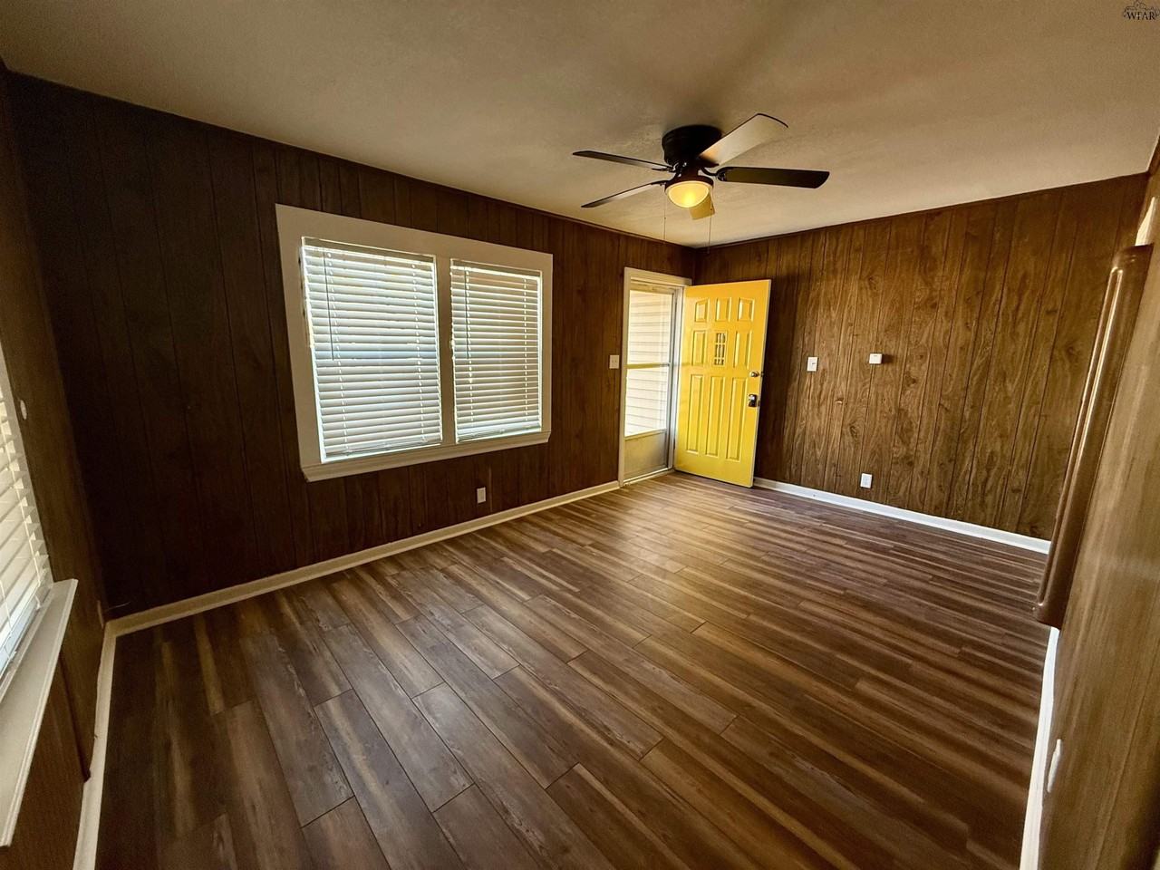 1605 Hawes Ave - Photo 6 of 14