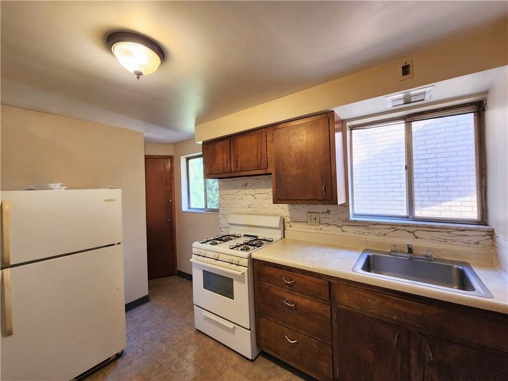 218 Vine St - Photo 3 of 6