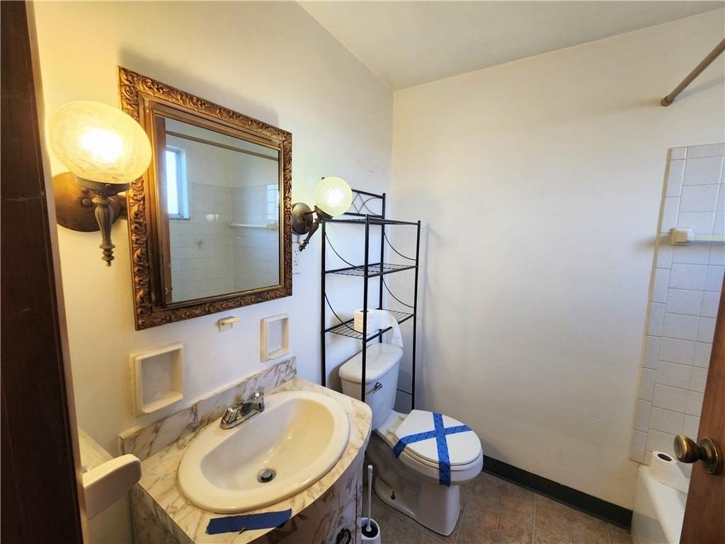 218 Vine St - Photo 5 of 6