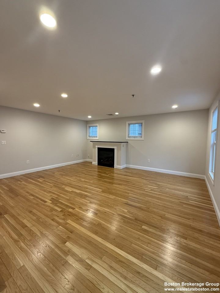 138 Calumet St #2 - Photo 3 of 14