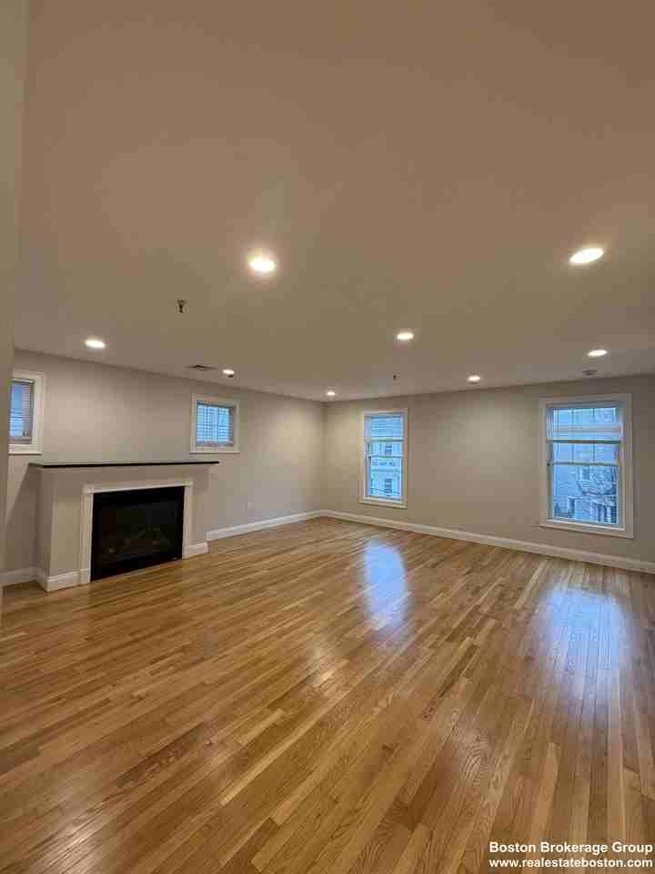 138 Calumet St #2 - Photo 4 of 14