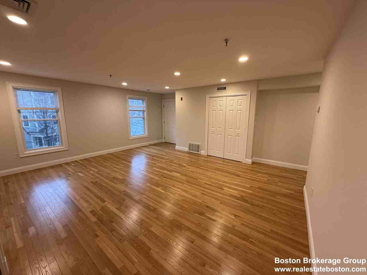 138 Calumet St #2 - Photo 5 of 14