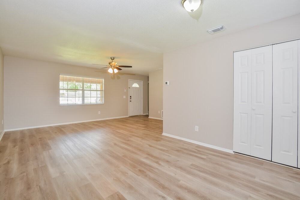 670 Hibiscus Rd - Photo 5 of 16