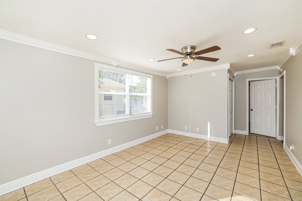 395 Plum Tree Dr - Photo 4 of 17