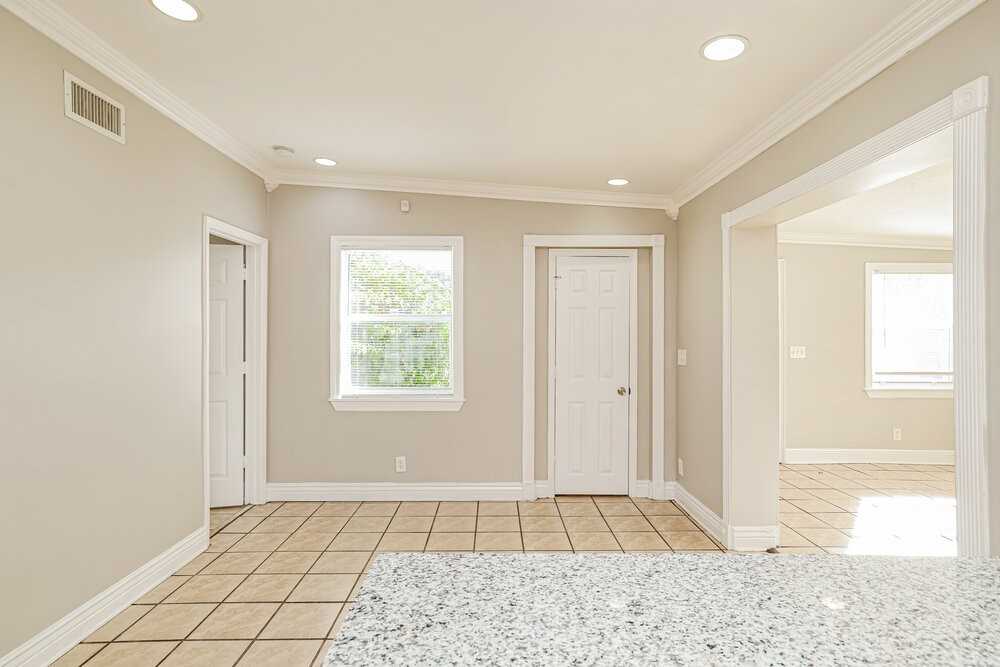 395 Plum Tree Dr - Photo 6 of 17