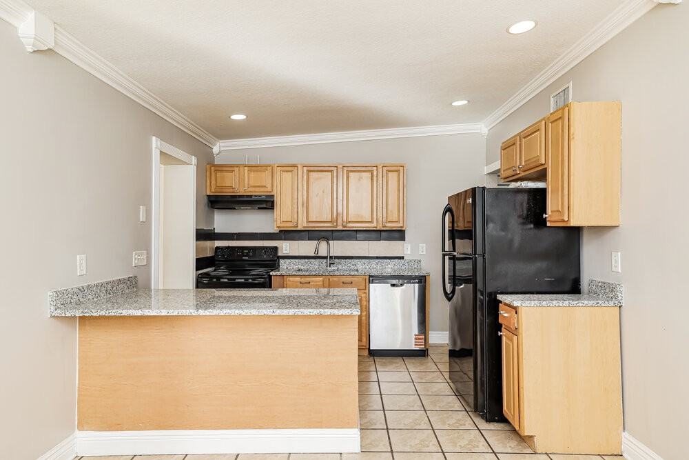 395 Plum Tree Dr - Photo 7 of 17