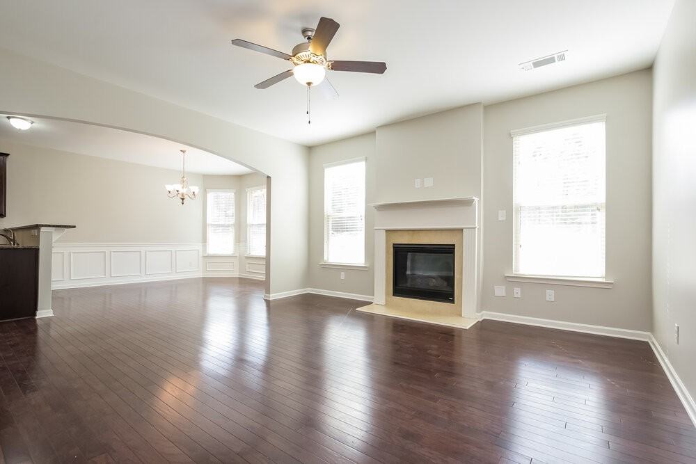 5051 Saphire Ct - Photo 2 of 15