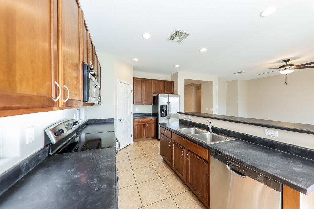 15629 W Mackenzie Dr - Photo 6 of 16