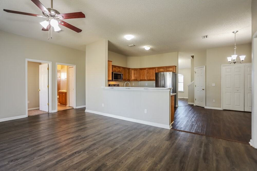 1211 Summer Springs Dr - Photo 5 of 17