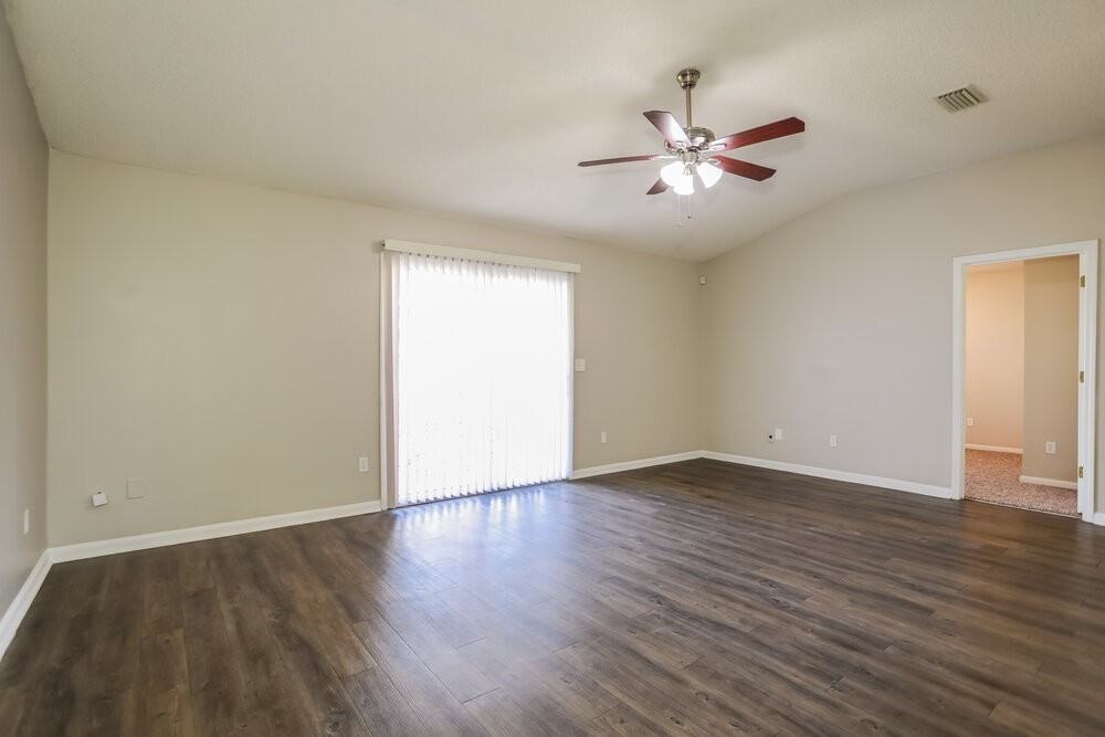 1211 Summer Springs Dr - Photo 6 of 17