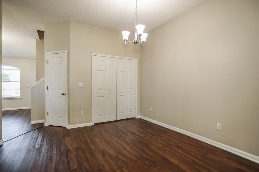 1211 Summer Springs Dr - Photo 7 of 17