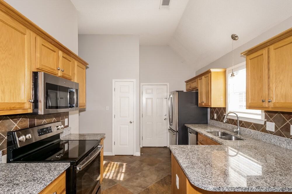 1303 Chatman Way - Photo 7 of 16