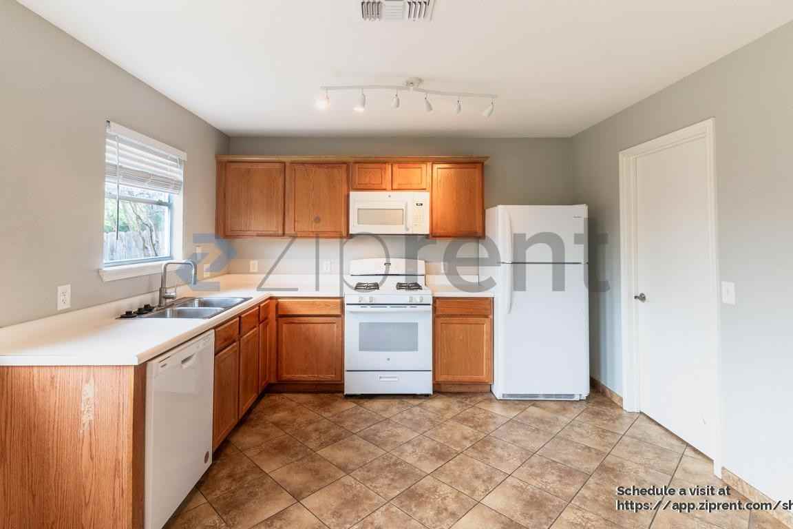 817 Sheraton Ave - Photo 6 of 29