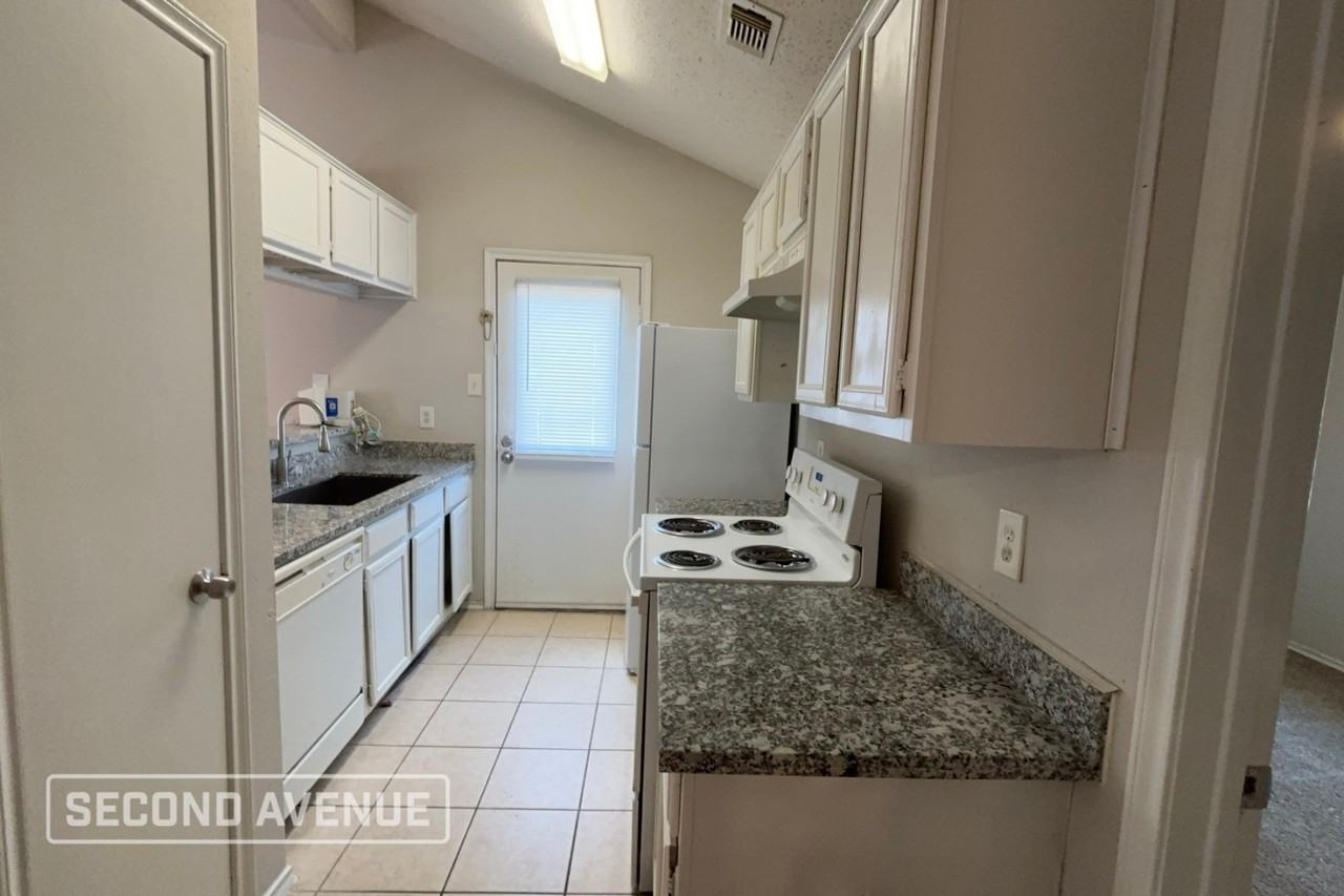 3410 Brookston St - Photo 4 of 18