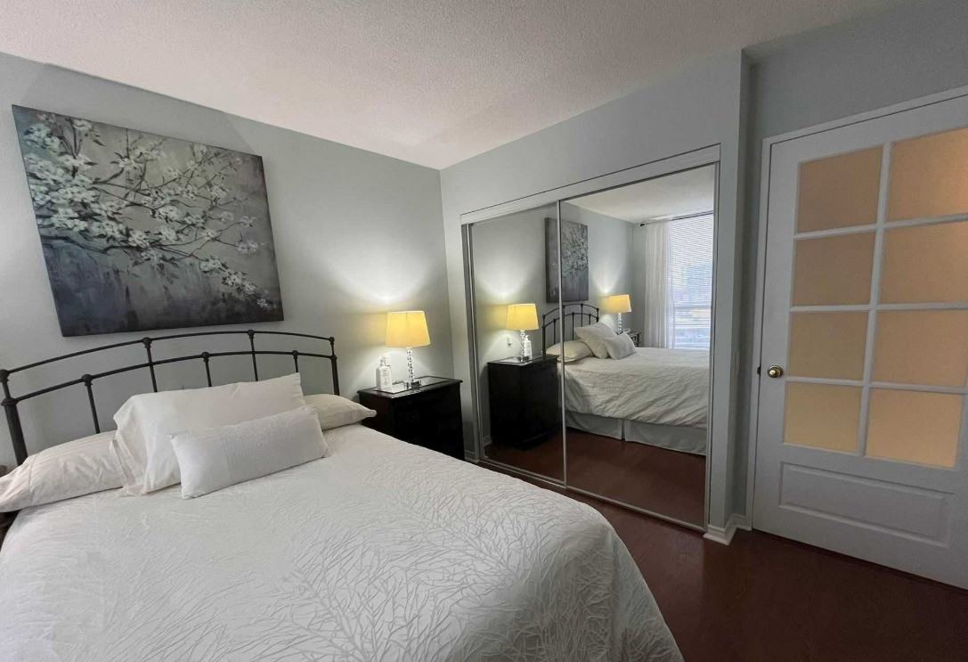 Thorncliffe Park Dr - Photo 4 of 8