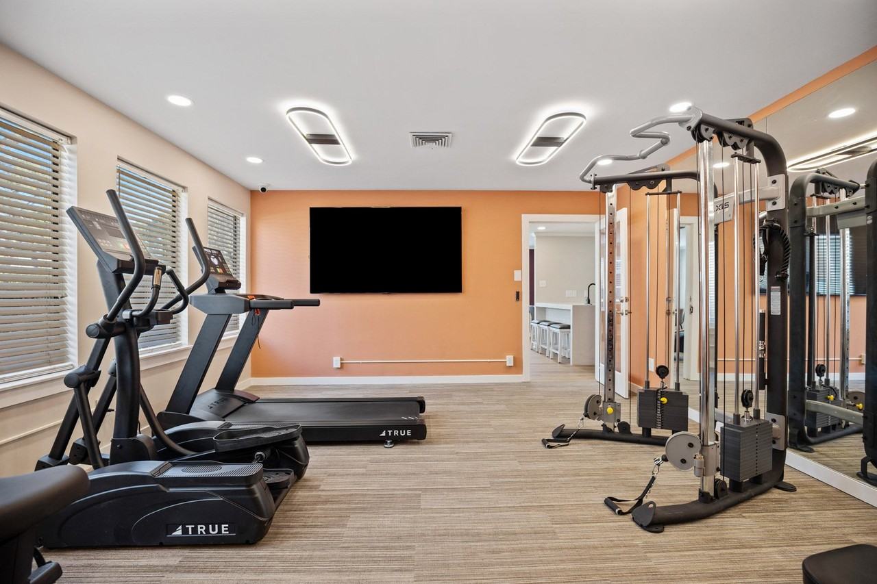 Oak City Apartments - Photo 4 of 29