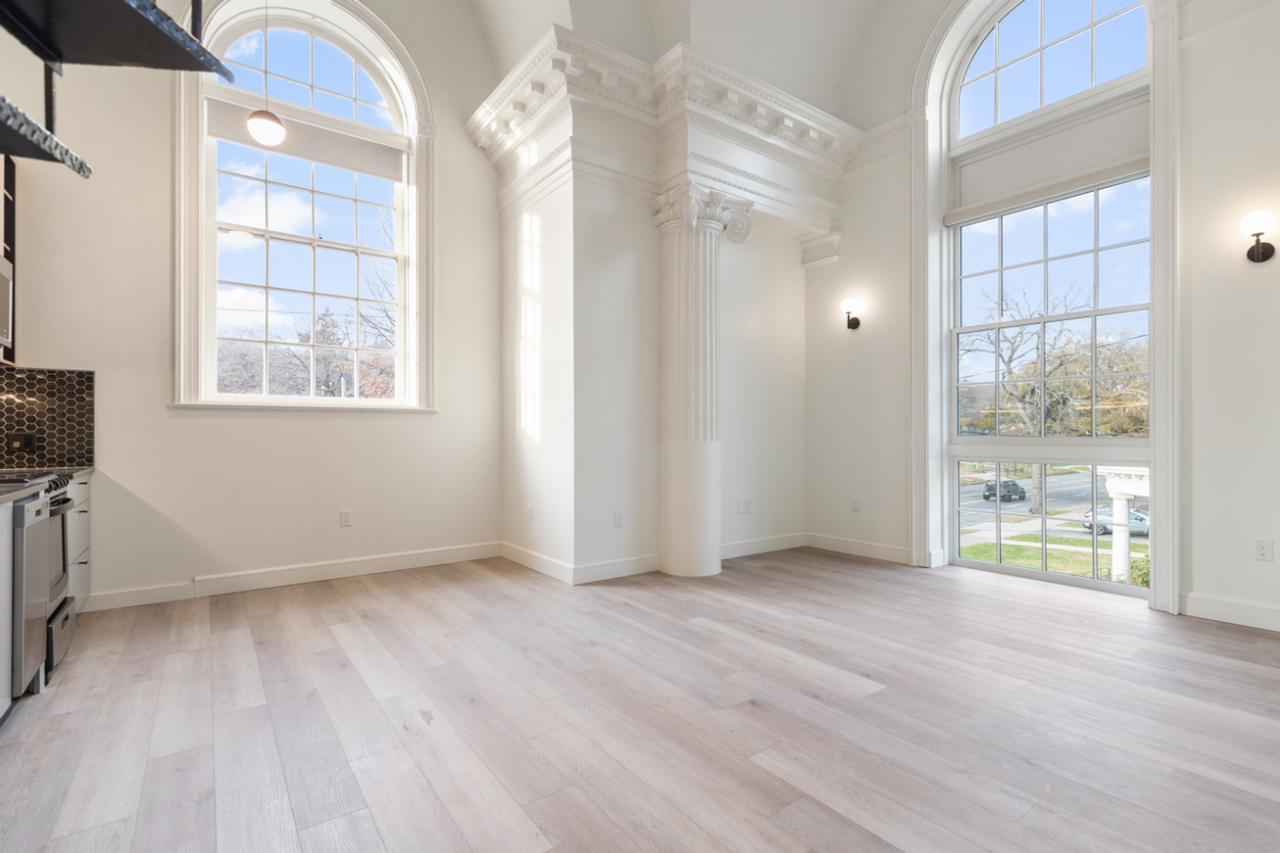 575 Whitney - Photo 7 of 50