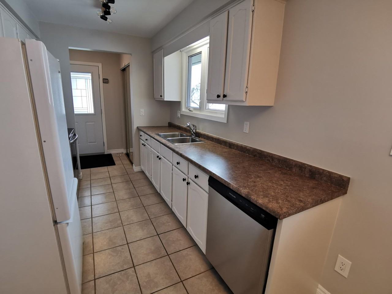 775 Milford Dr - Photo 4 of 50