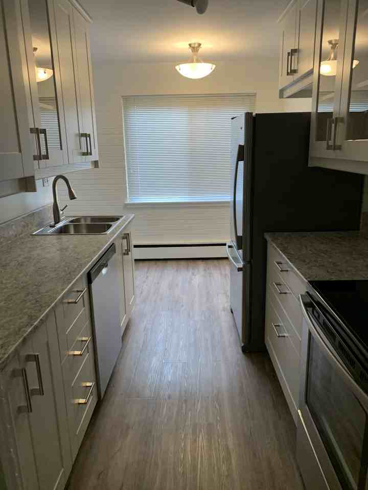 Main Street Apartment - Photo 4 of 12