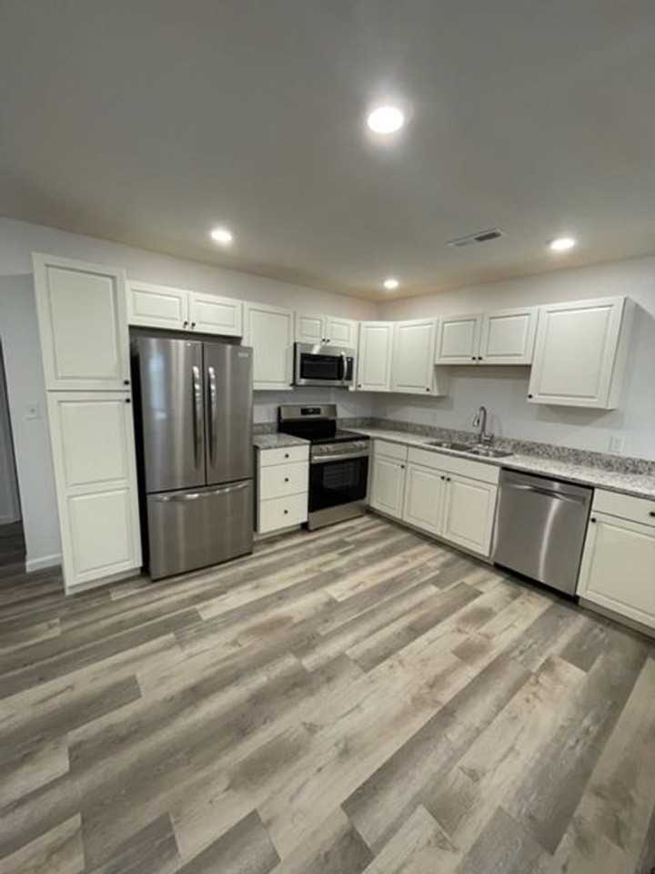 419 James Dr - Photo 3 of 19