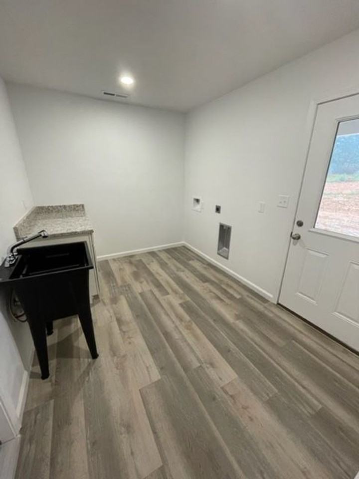 419 James Dr - Photo 4 of 19