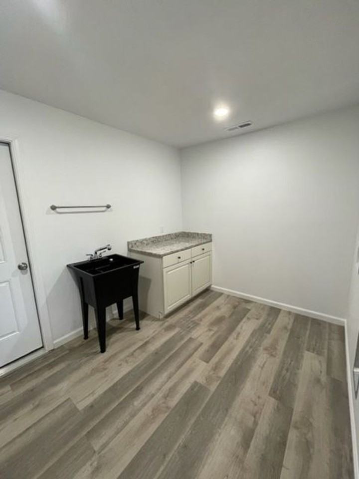 419 James Dr - Photo 5 of 19