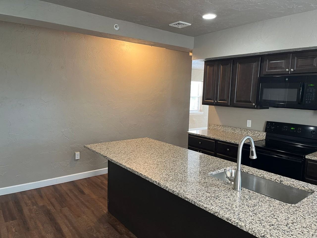 450 Madison Ave - Photo 3 of 50