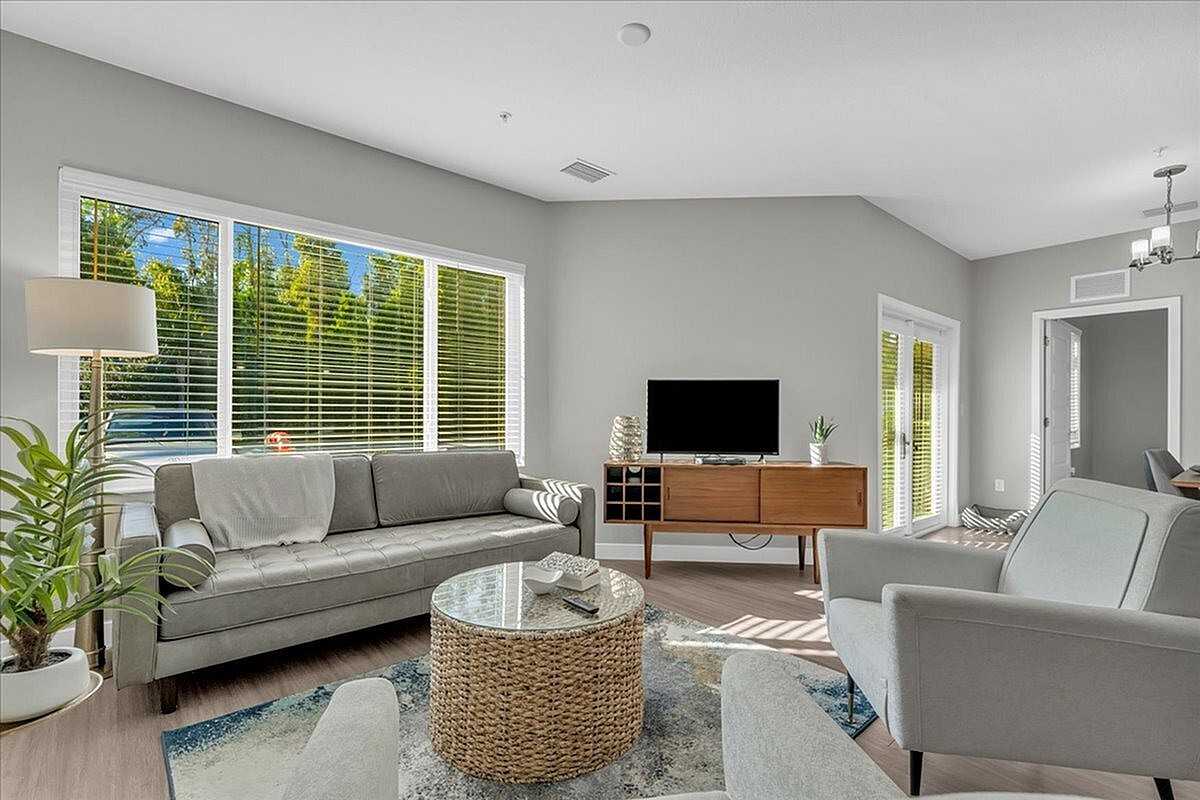 81 West - Photo 2 of 31