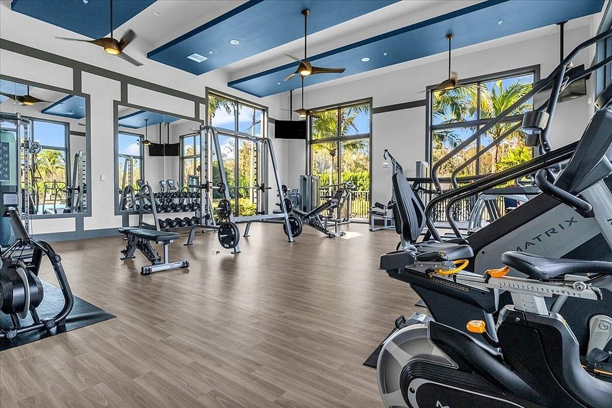 81 West - Photo 4 of 31