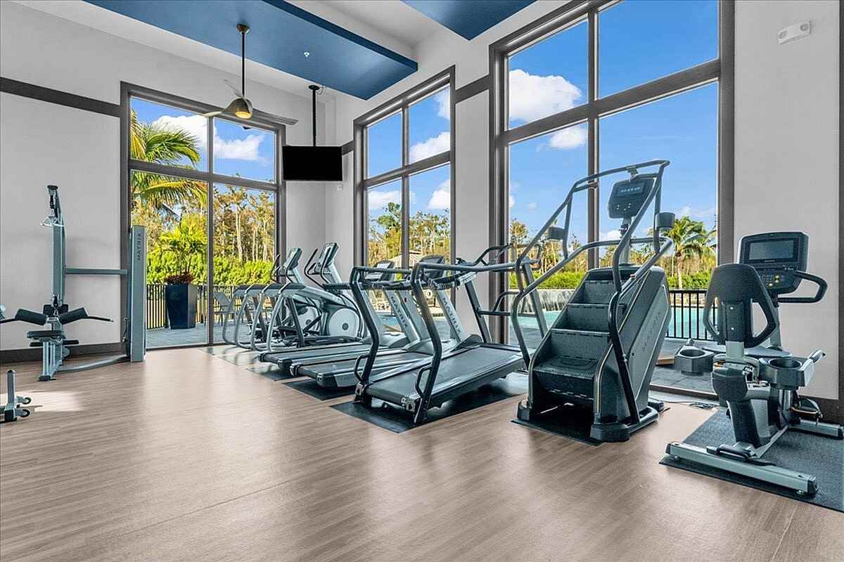 81 West - Photo 2 of 24