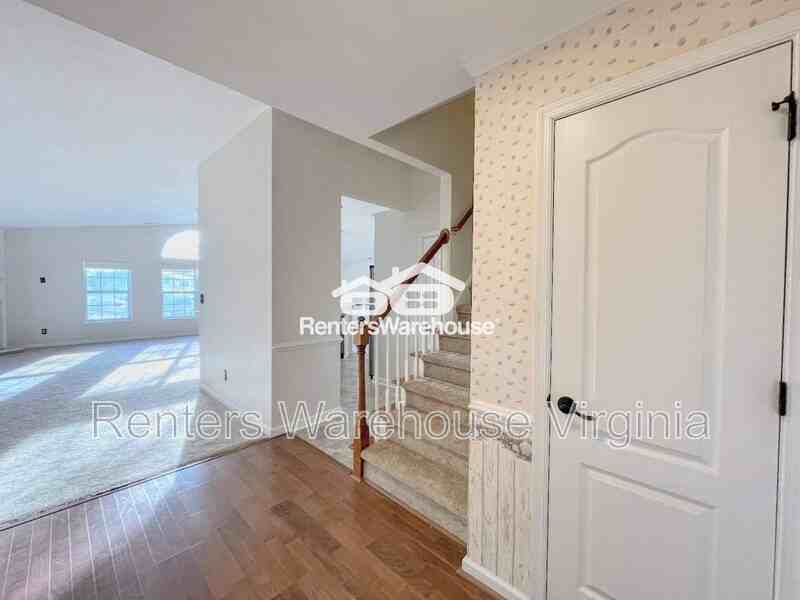 1009 Hawthorne Farm Ter - Photo 5 of 35