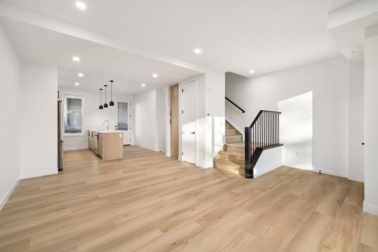 28 28 Avenue Southwest #1 - Photo 3 of 24